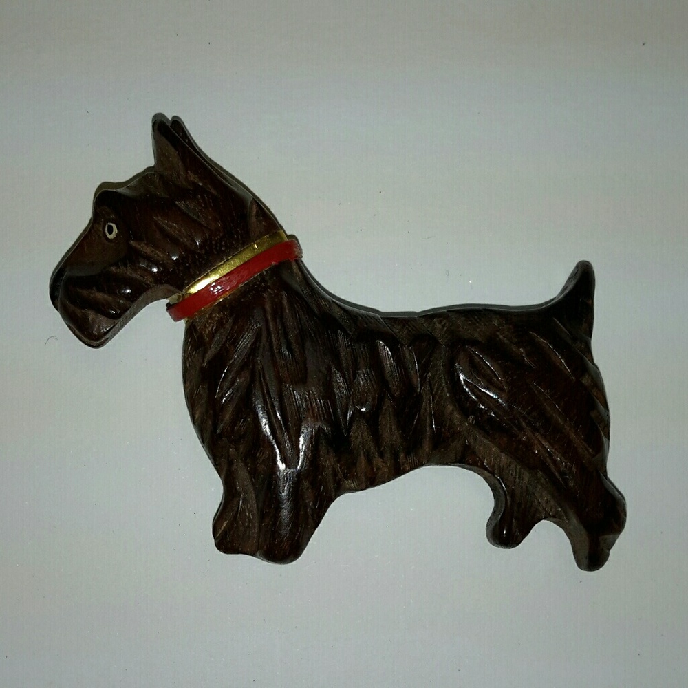 VINTAGE HANDCARVED SCOTTIE DOG PIN